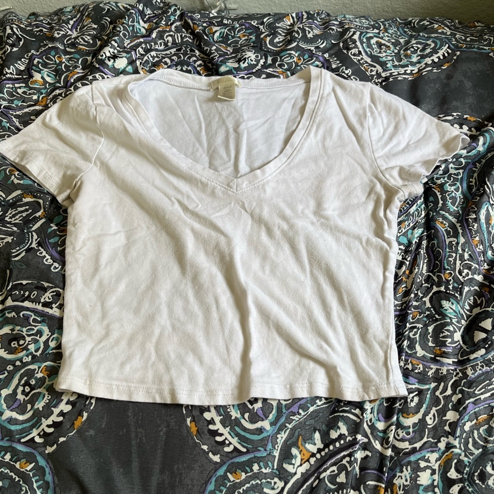 Medium cropped white t-shirt, fits more like a small